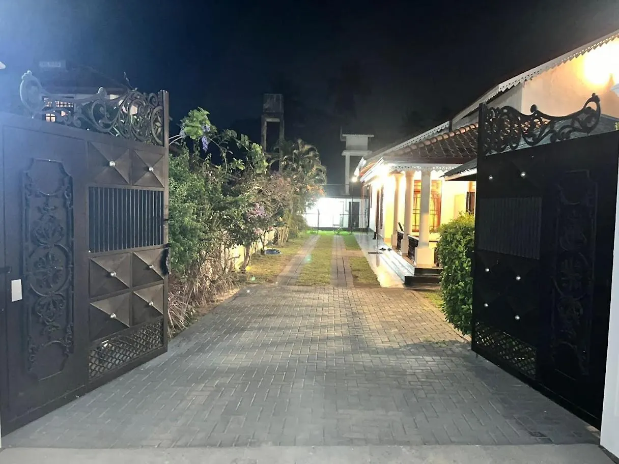 Negombo Cozy Pool Villa