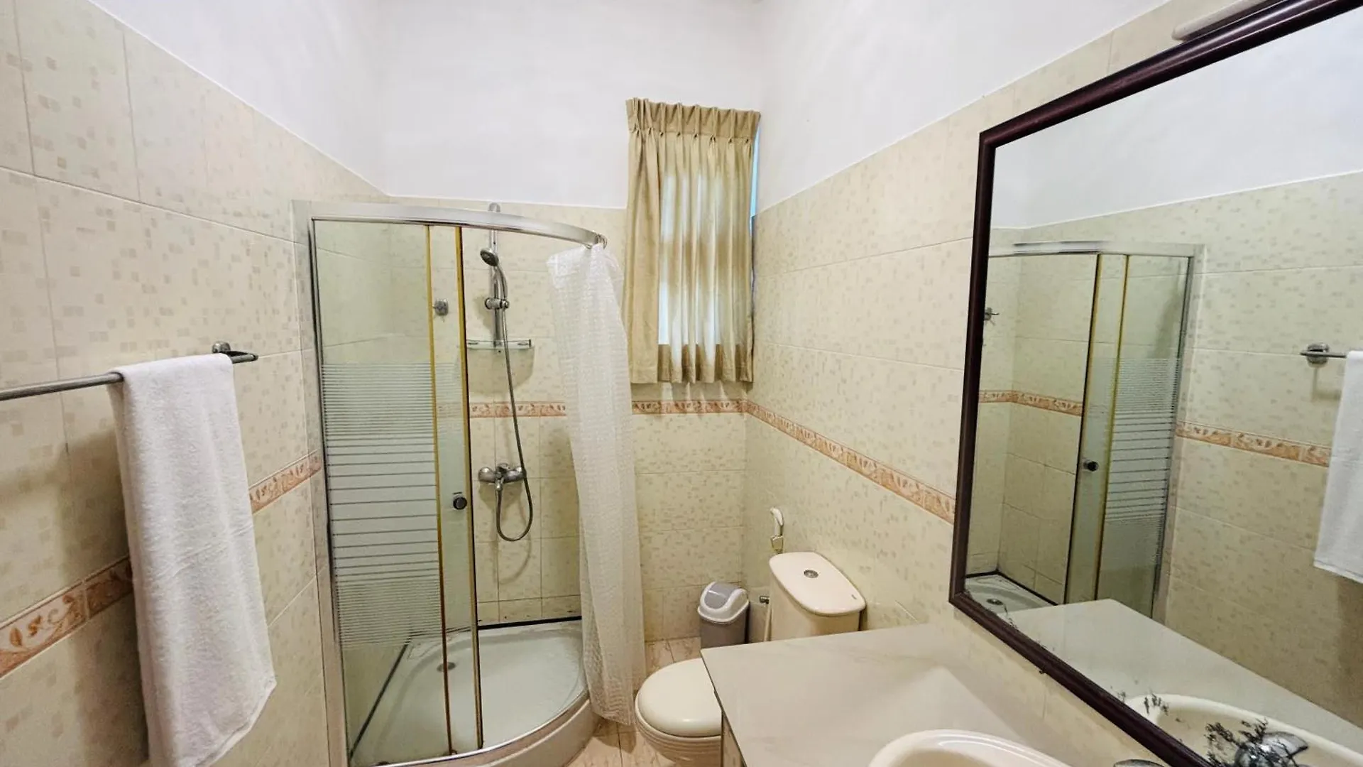 Negombo Cozy Pool Villa 0*,