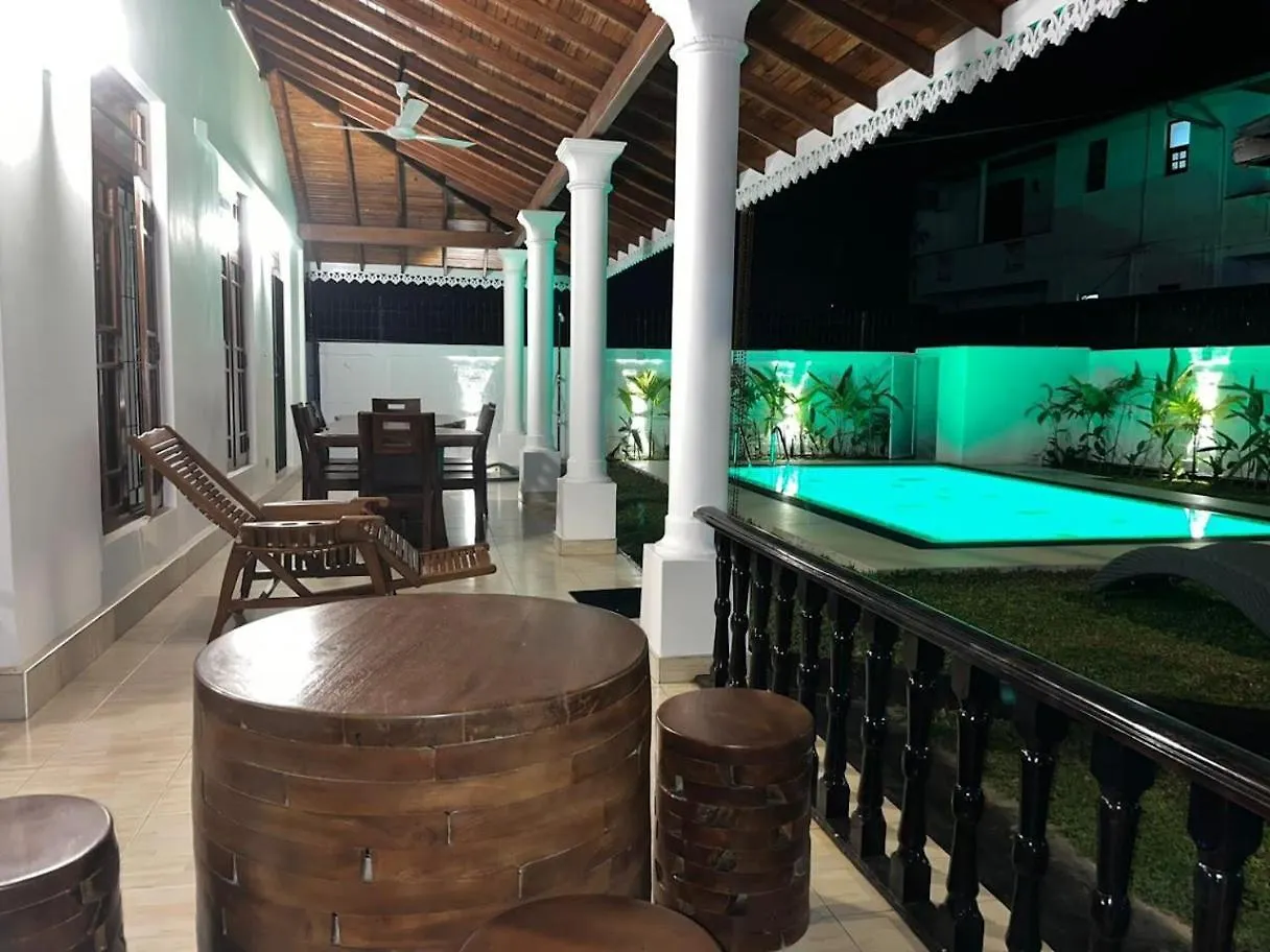 Negombo Cozy Pool Villa